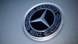 Mercedes GLB 2025 снежный значок - значок.