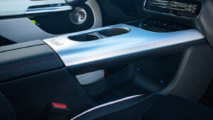 Mercedes GLB 2025 снег - интерьерный интерьер.