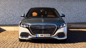 Мерседес-Майбах S-класс - полная передняя часть.