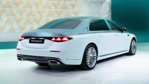 Мерседес-Майбах S-класс - задняя студия.