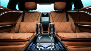 Мерседес-Майбах S-класс - шампанское.