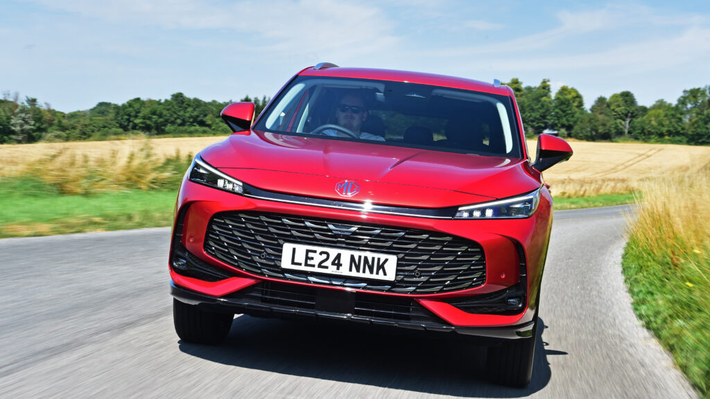 MG HS - front action