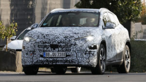 Новый Mercedes GLA EV - с передним трекингом.