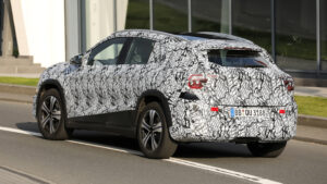 Новый Mercedes GLA EV - задняя часть.