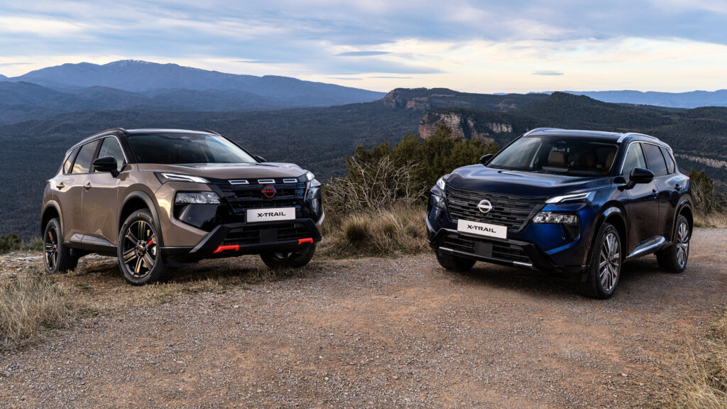 New Nissan X-Trail N-Trek - blue and beige front 3/4