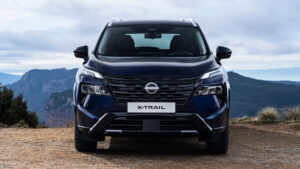 Новый Nissan X-Trail N-Trek - синий передний край.