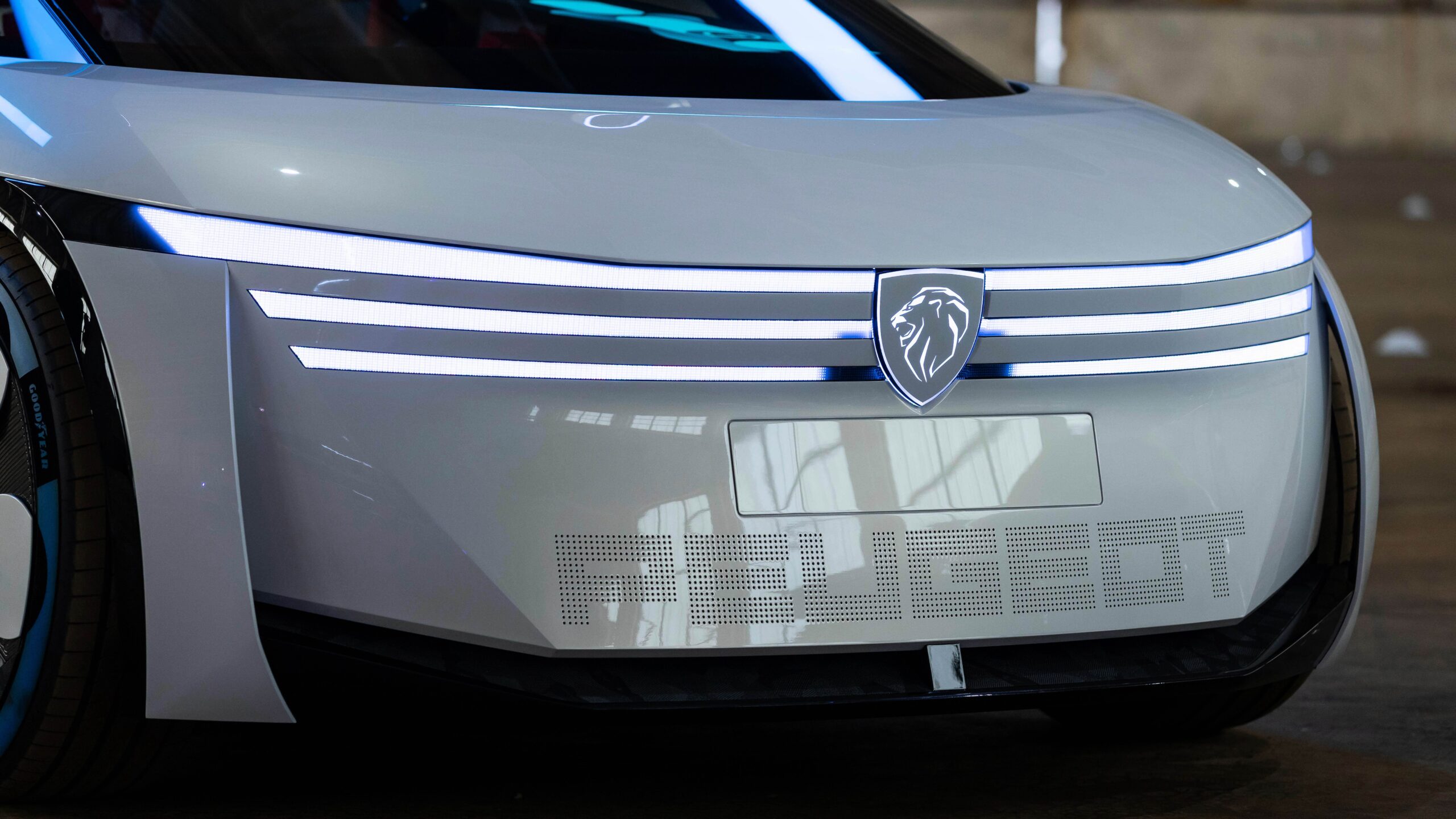 Концепция Peugeot Polygon - решетка решетки.