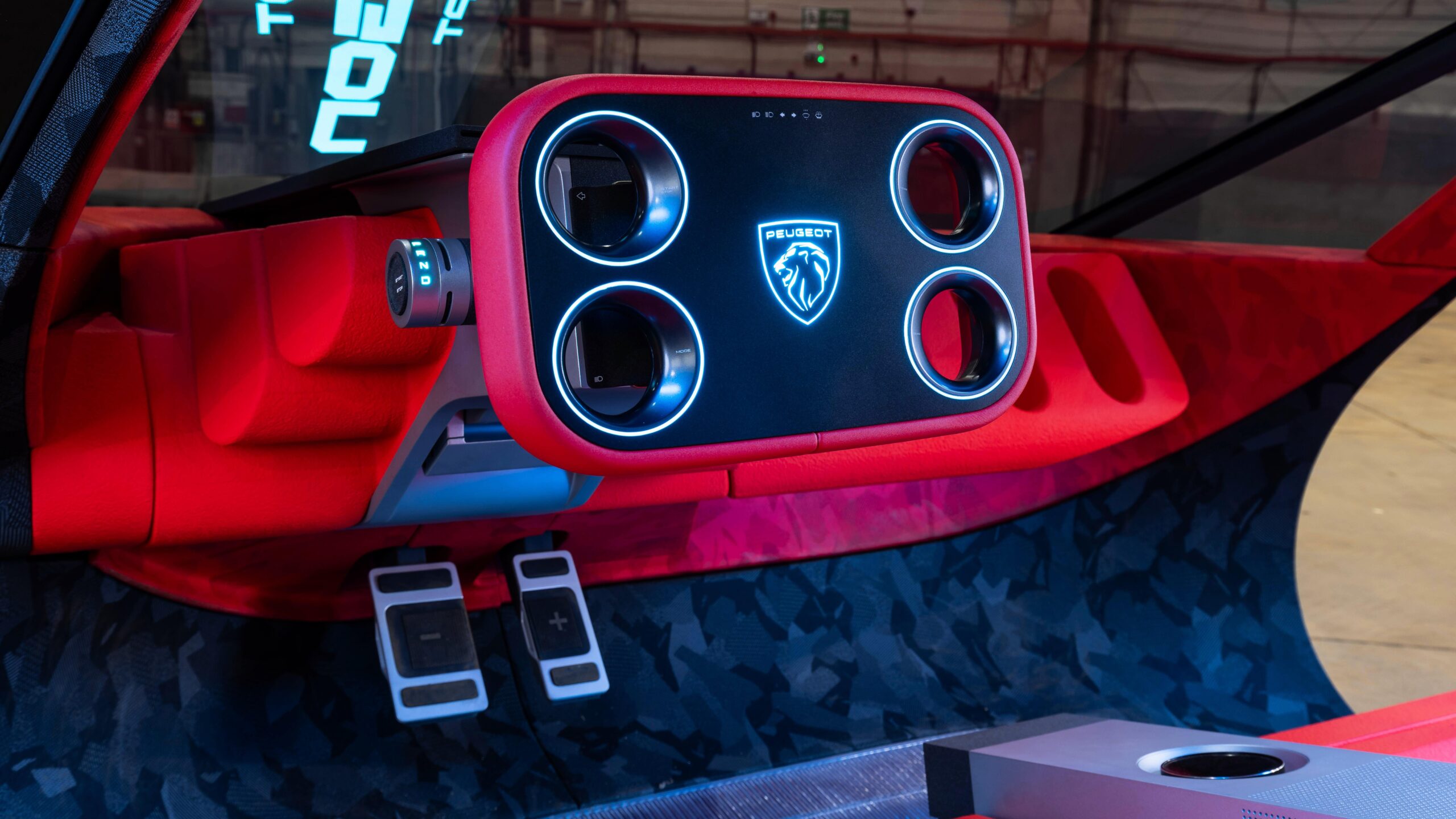 Концепция Peugeot Polygon - рулевое колесо.