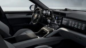 Porsche Cayenne Electric S - dashboard