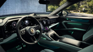 Porsche Cayenne Electric S - рулевое колесо руля.