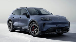 Porsche Cayenne Electric S - передняя часть студии 3/4