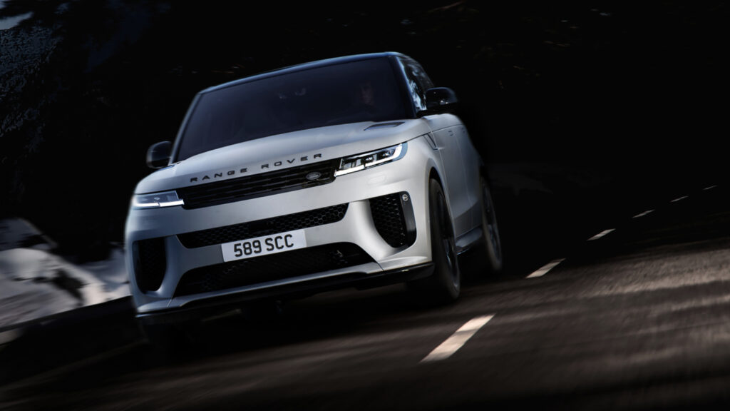 Range Rover Sport SV Ultimate white