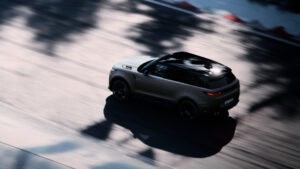 Range Rover Sport SV Ultimate на воздушном шаре.