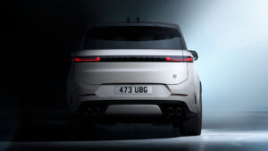 Range Rover Sport SV Ultimate с белой задней частью.
