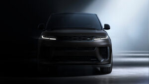 Range Rover Sport SV Ultimate с черной передней частью.