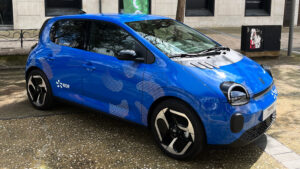 Концепционный фургон Renault Twingo - с лобовым углом.