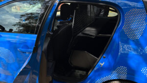 Концепция фургона Renault Twingo - открытая дверь.