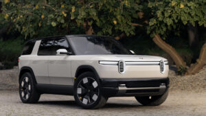 Rivian R2 передняя передняя часть.