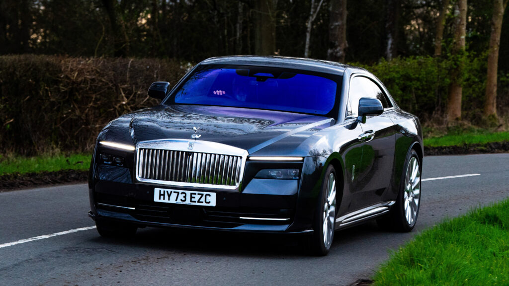 Rolls-Royce Spectre - front cornering