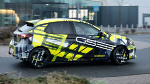 Vauxhall Corsa GSE - задний динамический угол.