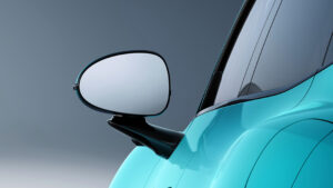 Xiaomi SU7 - зеркальное отражение.