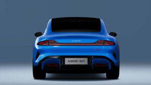 Xiaomi SU7 - задняя часть.