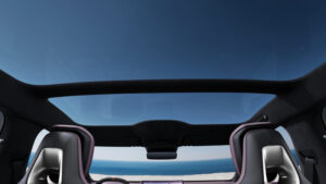 Xiaomi SU7 - солнцезащитная крыша.