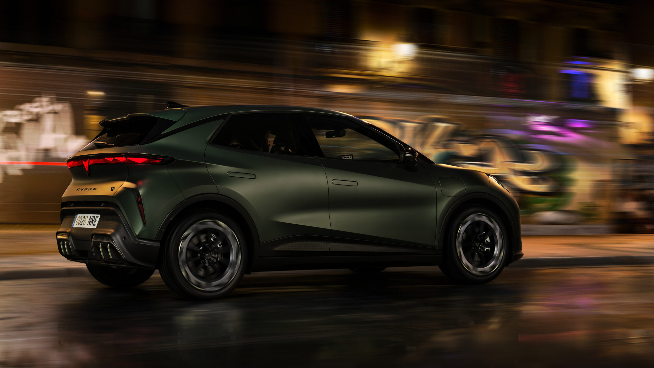 Cupra Raval вождение за рулем.