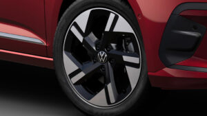 2026 Volkswagen Caddy - передние колеса из сплава.