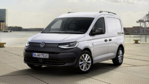 2026 Volkswagen Caddy - белый фронт 3/4