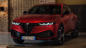 Alfa Romeo Tonale - передняя студия.