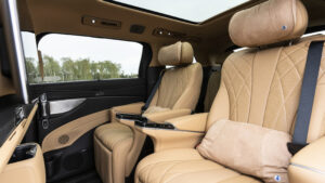 Новый Denza D9 - средний ряд сидений, капитанские стулья, кресла.