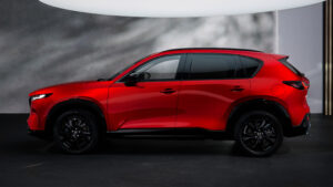 Mazda CX-5 с боковой стороны.