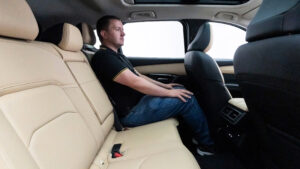 Mazda CX-5 - Шейн Уилкинсон на задних сиденьях.