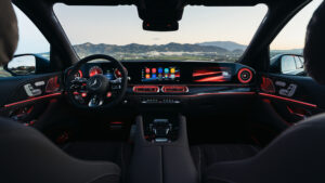 Mercedes-AMG GLE 53 - приборная панель.