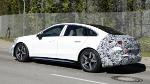 Мерседес C-класс Электрический - белый задний угол.