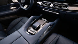 Mercedes GLE - центральная консоль.