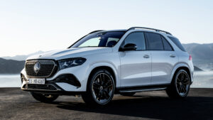 Mercedes GLE - передняя статическая установка.