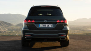 Mercedes GLS facelift - полная задняя статика.