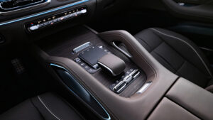 Mercedes GLS facelift - центральная консоль центральной консоли.