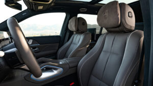 Мерседес GLS facelift - передние сиденья.