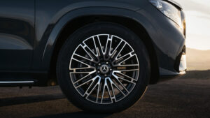 Мерседес GLS подтяжка лица - колесо колеса.