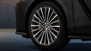 Новый 2026 Lexus ES 350e - колеса.