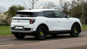 Новый Ford Explorer Van - задний угловой фургон.