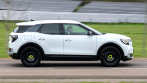 Новый Ford Explorer Van - боковой профиль.