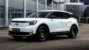 Новый Ford Explorer Van - статический передний 3/4