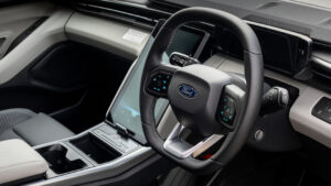 Новый Ford Explorer Van - рулевое колесо.