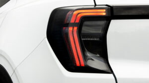 Новый Ford Explorer Van - задний фонарь.