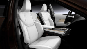 Lexus ES 350e - передние сиденья.