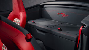 Porsche 911 SC - задняя скамейка.